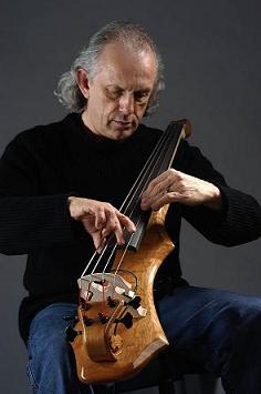  David Friesen playing his Hemage Bass. Photo by Watzek Photografie.